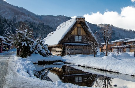 Escursione a Shirakawa-go: Magia invernale per gli sposi avventurosi